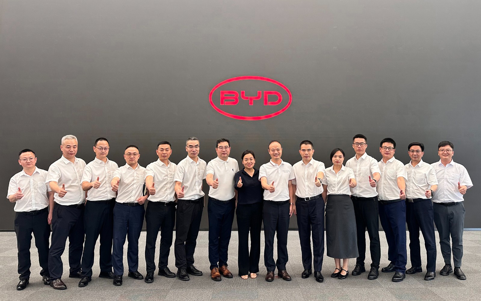 总经理王风华先生带领团队赴比亚迪、芭薇股份、新兴光学等企业走学